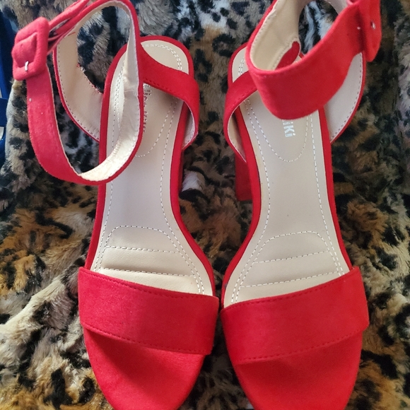 Heels - Picture 2 of 2